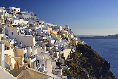 Griechenland, Südliche Ägäis, Kykladen,Santorin, Blick von der Hotelgasse unterhalb der Geschäftsstraße Ypapantis