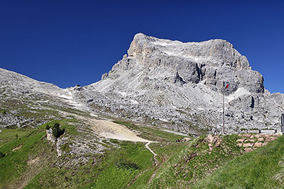 Italien, Veneto, Dolomiten,Dolomiti d'Ampezzo, Blick von der Scoiattoli Hütte zum Monte Averau