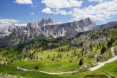 Italien, Veneto, Dolomiten,Dolomiti d'Ampezzo, Blick von der Scoiattoli Hütte zum Lastoni di Formin und Croda da Lago