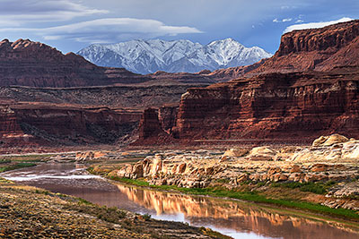 USA, Utah, Colorado Plateau,Glen Canyon, Blick von der Hite Crossing Bridge in Richtung Westen mit Henry Mountains im Hintergrund