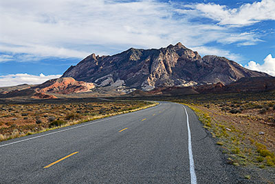 USA, Utah, Colorado Plateau,Henry Mountains, Auf der Utah State Route 276 in Richtung Norden mit Blick zu den Henry Mountains