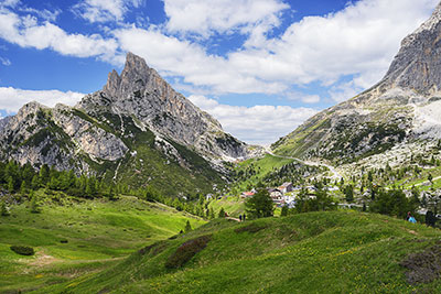 Italien, Veneto, Dolomiten,Dolomiti d'Ampezzo, Am Falzaregopass mit Blick zum Hexenstein