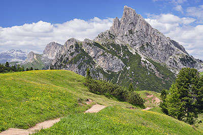 Italien, Veneto, Dolomiten,Dolomiti d'Ampezzo, Wanderweg zum Limides See mit Blick zurück zum Hexenstein