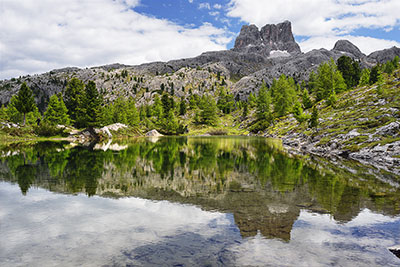 Italien, Veneto, Dolomiten,Dolomiti d'Ampezzo, Limides See mit Wasserspiegelung des  Monte Averau