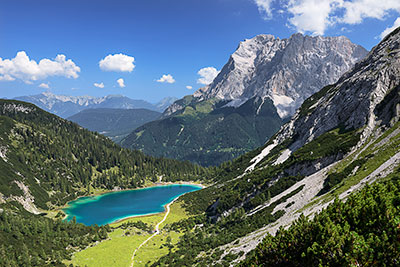 Österreich, Tirol, Österreichische Alpen,Zugspitzregion, Blick in Richtung Seebensee vom Wanderweg zur Coburger Hütte