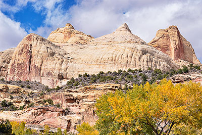 USA, Utah, Colorado Plateau,Capitol Reef National Park, Auf dem Utah State Hwy 24 mit Blick zum Navajo Dome