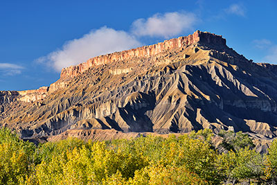 USA, Utah, Colorado Plateau,San Rafael Reef, Auf dem Utah State Hwy 24 mit Blick zur South Caineville Mesa
