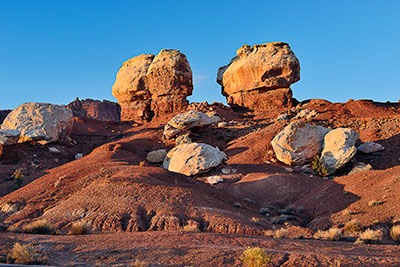 USA, Utah, Colorado Plateau,Capitol Reef National Park, Sonnenuntergang an den Twin Rocks am East Utah State Hwy 24