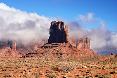 USA, Arizona, Colorado Plateau,Monument Valley, Morgenstimmung am Valley Drive mit Blick zum West Mitten Butte und zur Sentinel Mesa