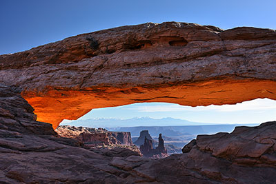 USA, Utah, Colorado Plateau,Canyonlands National Park, Mesa Arch mit Blick in den Buck Canyon