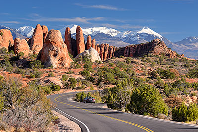 USA, Utah, Colorado Plateau,Arches National Park, Am Scenic Drive mit Blick in Richtung Fiery Furnace und zu den La Sal Mountains