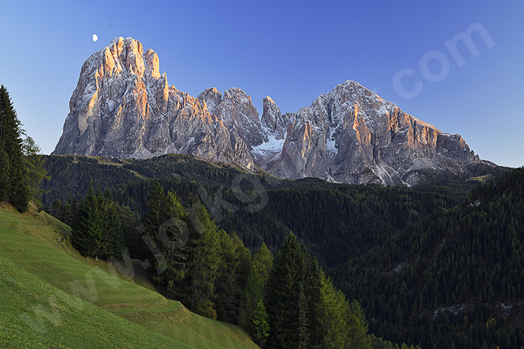 Italien, Trentino-Südtirol, Dolomiten,Grödner Tal, Sonnenuntergang an der Langkofelgruppe