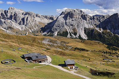 Italien, Trentino-Südtirol, Dolomiten,Grödner Tal, Auf der Seceda mit Blick zum Puez Geisler