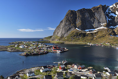 Norwegen, Nordland, Lofoten, Blick vom Aussichtsberg in Sakrisoya nach Süden zum Reinebingen