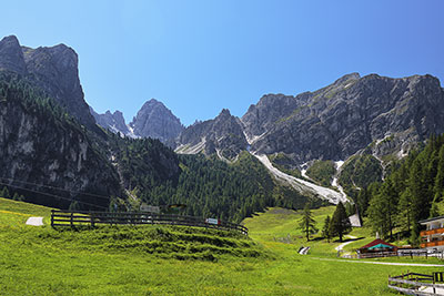 Österreich, Tirol, Österreichische Alpen,Stubaier Alpen, Blick von der Talstation der Birgitzköpfl Bahn zu den Gipfeln am Kalkkogel