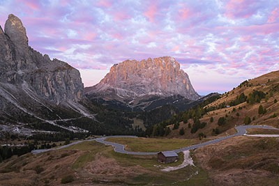 Italien, Trentino-Südtirol, Dolomiten,Grödner Tal, Sonnenaufgang am Grödner Joch mit Blick zum Langkofel