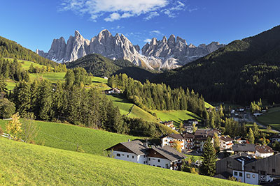 Italien, Trentino-Südtirol, Dolomiten,Villnößtal, Abendstimmumg an den Geislerspitzen