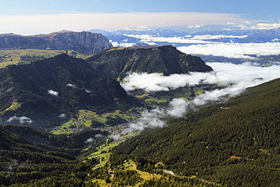 Italien, Trentino-Südtirol, Dolomiten,Grödner Tal, Blick von der Seceda auf die Seiser Alm und den Schlern