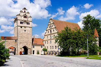 Deutschland, Bayern, Mittelfranken, Blick zum Nördlinger Tor mit Museum