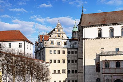 Deutschland, Bayern, Oberbayern, Blick aus der Amalienstraße zum Schlossgebäude am Unteren Tor
