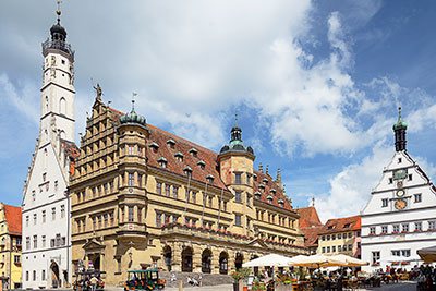 Deutschland, Bayern, Tauberfranken, Das Rathaus am Marktplatz