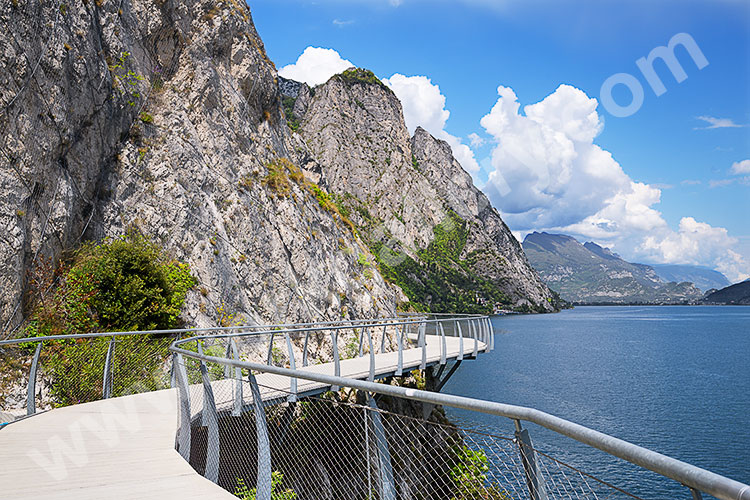 Italien, Lombardei, Gardasee, Panoramaweg für Radfahrer und Fußgänger entlang der SS45