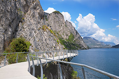 Italien, Lombardei, Gardasee, Panoramaweg für Radfahrer und Fußgänger entlang der SS45
