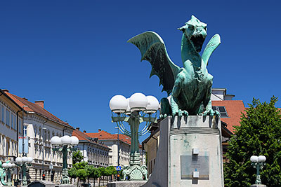 Slowenien, Gorenjska/Oberkrain, Ljubljana und Umgebung, Skulptur an der Drachenbrücke