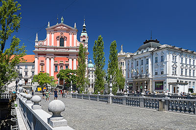 Slowenien, Gorenjska/Oberkrain, Ljubljana und Umgebung, Historische drei Brücken mit Blick zum Hauptplatz und der Franziskanerkirche