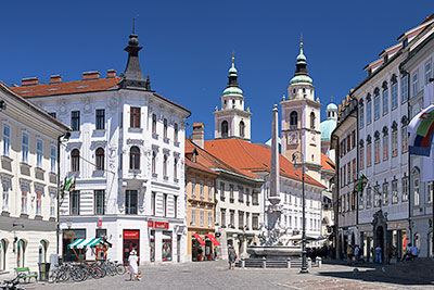 Slowenien, Gorenjska/Oberkrain, Ljubljana und Umgebung, Stadtplatz mit Robba-Brunnen und Dom im Hintergrund