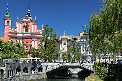 Slowenien, Gorenjska/Oberkrain, Ljubljana und Umgebung, Historische drei Brücken mit Blick zur Franziskanerkirche
