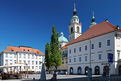 Slowenien, Gorenjska/Oberkrain, Ljubljana und Umgebung, Am Marktplatz mit dem Dom im Hintergrund