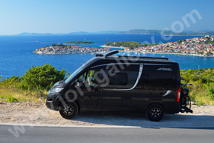 Kroatien, Sibenik-Knin, Dalmatien,Norddalmatien, Blick auf die Halbinsel mit der Altstadt und die umliegenden Inseln