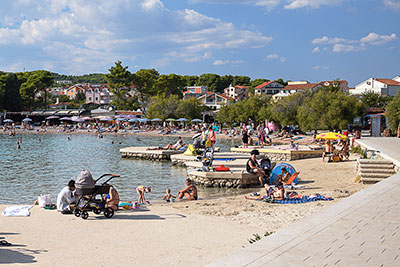 Kroatien, Sibenik-Knin, Dalmatien,Norddalmatien, An der Strandpromenade