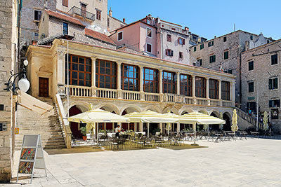 Kroatien, Sibenik-Knin, Dalmatien,Norddalmatien, Rathaus am Platz der Republik