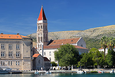 Kroatien, Split-Dalmatien, Dalmatien,Mitteldalmatien, Historische Bauten entlang der malerischen Uferpromenade