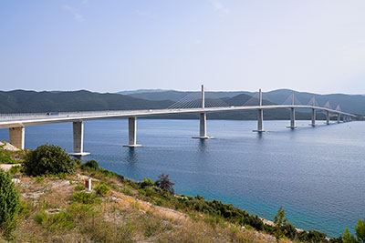 Kroatien, Dubrovnik-Neretva, Dalmatien,Süddalmatien, An der Peljesac-Brücke in der Bucht von Mali Ston zwischen der Halbinsel Peljesac und dem Festland