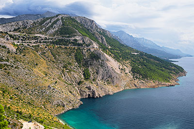 Kroatien, Split-Dalmatien, Dalmatien,Mitteldalmatien, Küstenstraße entlang des Biokovo Gebirges beim Strand Plaza Vruja östlich der Ortschaft Pisak